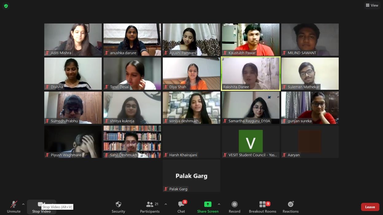 Screenshot of the SoRT council members with the finalists of SOS